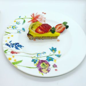 VEGAN LEMON TART WITH DATES AND OATS BASE (GF) 4,50€

TARTA VEGANA DE LIMÓN CON BASE CRUJIENTE DE DÁTILES Y AVENA (SG) 4,50 € at La Joya in Nerja