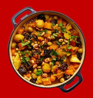 “Perfecto” Tagine Vegano con calabaza, nabo, almendras y ciruelas pasas, servido con cuscús (opción sin gluten disponible) 10,90  at La Joya in Nerja