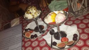 Helado de leche de arroz con vainilla acompañado de chocolate y crema de almendras.

Helado de frambuesa y mango de soja acompañado de sirope de fresa y limón at La Joya in Nerja