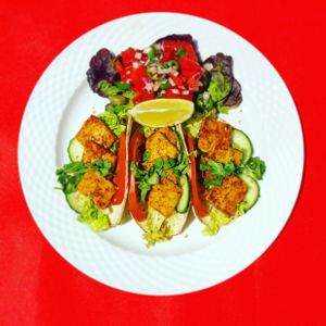 Cajun tofu tacos with watermelon and green chilli “salsa” (GF, vegano, available mild) 11,90 at La Joya in Nerja