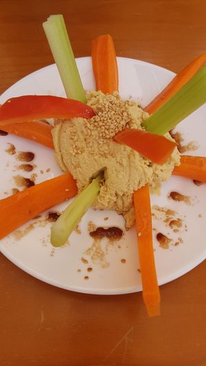 Hummus con crudités at La Joya in Nerja