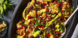 Ensalada de coliflor marroquí con aderezo de granada y tahini (vegana, sin gluten) 9,90 €

Moroccan cauliflower salad with pomegranate and tahini dressing  (vegan, GF) 9.90€ at La Joya in Nerja