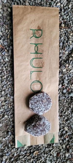 Energy balls mit Datteln und Kokos at Rhulo Çiğköfte in Winterthur