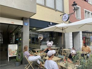 Mit Aussenplätzen  at Rhulo Çiğköfte in Winterthur