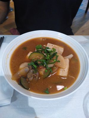 Tofu-Eintopf auf Basis einee fermentierten Sojabohnenpaste at Seoul Station in Luzern
