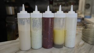 Sauces
Cilantro jalapeno 
White garlic dill
Hot sauce 
Tahini sauce 
Lemon vinaigrette sauce 
House sauce  at Zakee Mediterranean Street Food in Akron