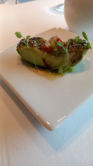 Aguacate con vinagreta de cilantro at Restaurante Solana in Ampuero