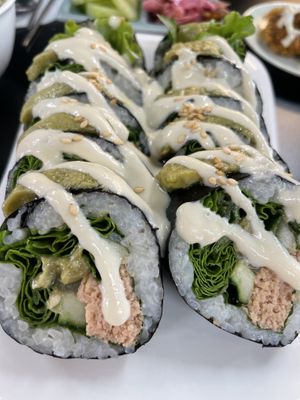 Avocado roll is not included avocado in it. Just a sauce on top   at Vegenarang in Seoul