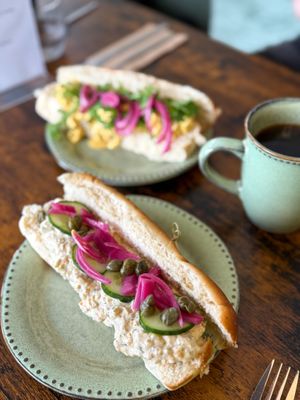 Chuna Mayo at The Leafy Stop in Wellington