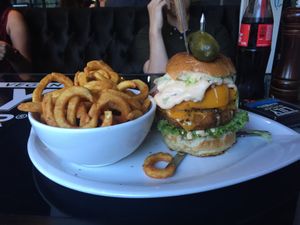 the vegan FBI New York with seitan and curly fries at Lily Burger in Berlin