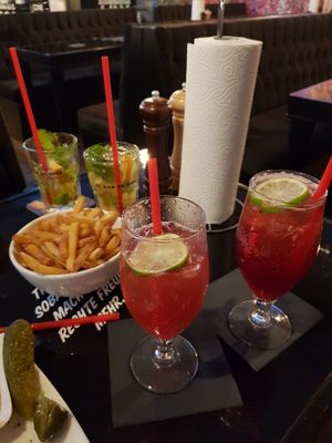 Neverending Story and Mojito Royal at Lily Burger in Berlin