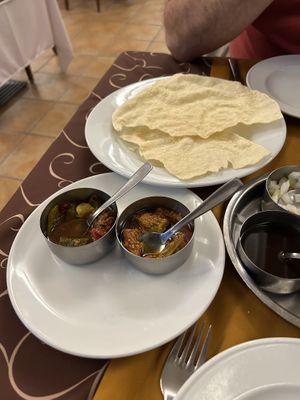 Popadum and dips  at Sabor da India in Funchal