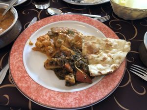 Vegetable Korma, Saag Aloo, Naan (plain) at Sabor da India in Funchal