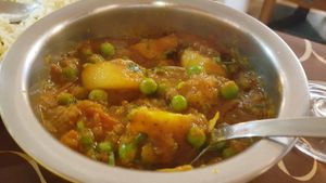 Kartoffeln mit Erbsen indisch gewürzt.  (vegan auf Wunsch) at Sabor da India in Funchal