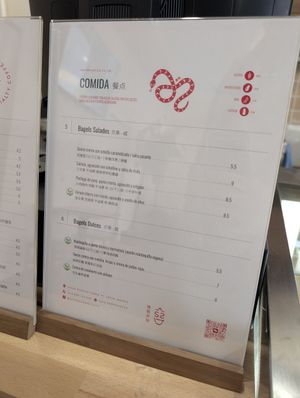 vegan bagels offered at SHAN SHAN in Madrid