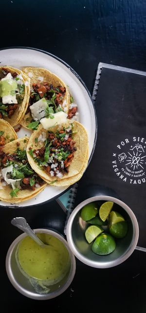 5 x Taco Aa Pastor mit Soya, Koriander, Zwiebeln und Ananas at Por Siempre Vegana - Food Stall in Mexico City