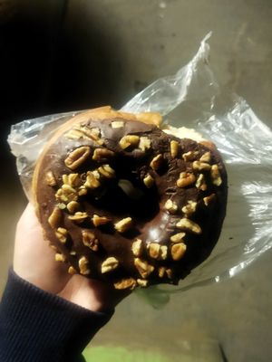 Dona de chocolate que está DELICIOSA at Por Siempre Vegana - Food Stall in Mexico City