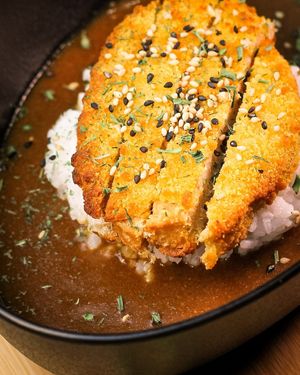 Katshlen Curry with jasmine rice at Shlen - Chamberi in Madrid