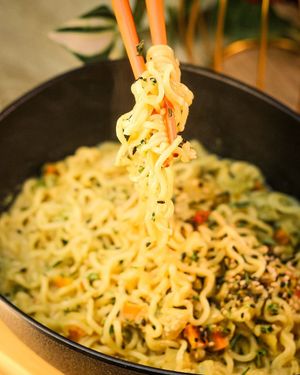 Creamy Pot Aromatic Noodles with vegetables, creamy curry sauce, and coconut milk at Shlen - Chamberi in Madrid