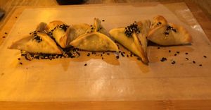 Gyoza di edamame e tartufo   at Shlen - Chamberi in Madrid