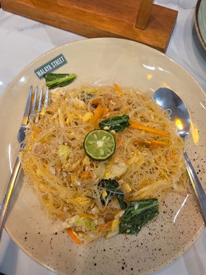Bihun goreng vegetarian at Malaya Street - Bintaro in Candidasa