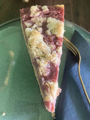 Blaubeer Crumble  at Leißing's Cafe & Bar in Ehrenfriedersdorf