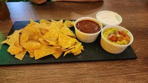 Nachos e molhos at Picolocos Comida Mexicana in Londrina