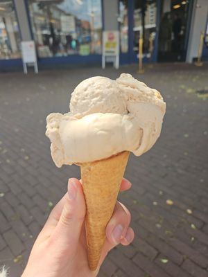 Alle smaken zijn op soja basis. Ik heb 1 bol hazelnoot at Ollini in The Hague