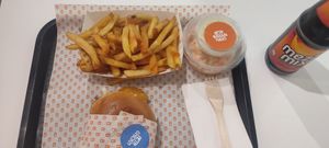 "Chicken" burger menu with wasabi mayo 🍔🍟🥗🧃 at BETR Burger  in Hamburg