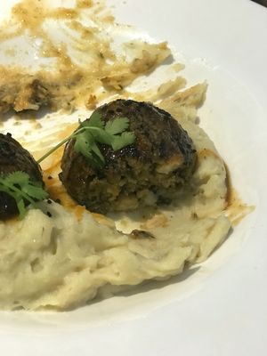 Albóndigas de berenjena, setas y algas  at Tapaste in Tenerife