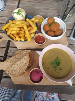 Bitterballen, friet, wisselsoep met brood, bietenhoemoes at Tati in Nijmegen