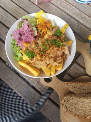 Friet rendang (dagspecial, juni 2022) at Tati in Nijmegen