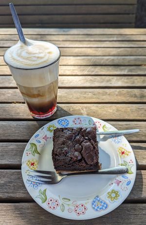 iced dirty chai latte and brownie at Tati in Nijmegen