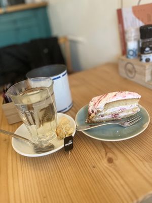 White chocolate raspberry cake (€5,00)🍰  at Tati in Nijmegen