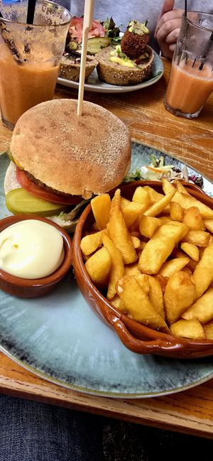 Vegan Cheeseburger with fries at Tati in Nijmegen