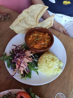Sri Lankaanse Curry met gele rijst en poppadum at Tati in Nijmegen