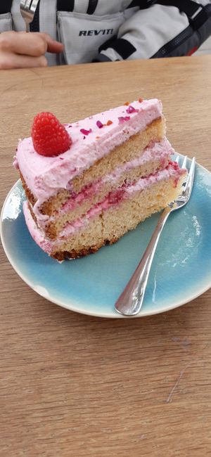 White chocolate rasberry cake at Tati in Nijmegen