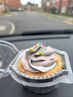 Cupcake - car dining on the road opposite the cake shed
24/05/2025 at The Cake Shed by Twirling Narwhal Bakery   in Wallingford
