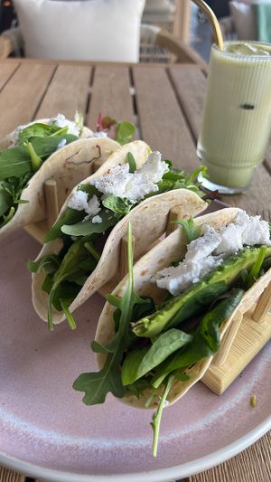 Vegane Avocado Tacos   at Minel's Café in Hannover