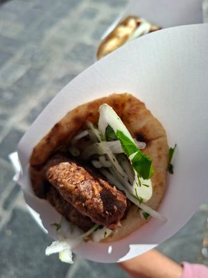 Vegan bifteki in pita with onion at O Proedros - O Πρόεδρος in Rhodes