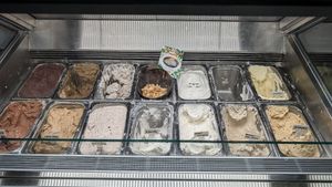 Ice cream flavours at Coconut Glen's Kitahama -ココナッツグレン 北浜店 - ハワイ発ココナッツアイス in Osaka