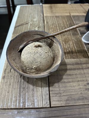 Coffee toffee. Single scoop.  at Coconut Glen's Kitahama -ココナッツグレン 北浜店 - ハワイ発ココナッツアイス in Osaka