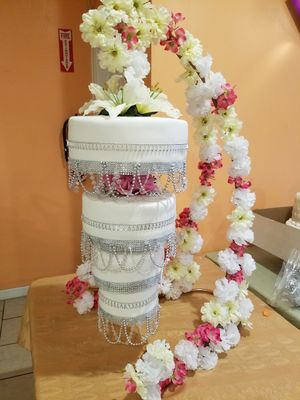 4 tier up side down chandelier style amazing wedding cake at Rose Valley Cakes in Queens