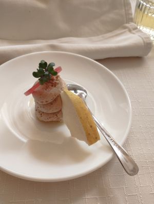 Slightly spicy chestnuts pâté combined with fermented red onion and freeze-dried apple chips at Oštarija Herbelier in Dolenjske Toplice