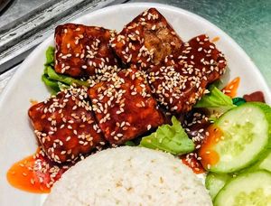 Vegan tempeh rice at Vege Yong Tau Foo - 美味園釀豆腐 in Kuching