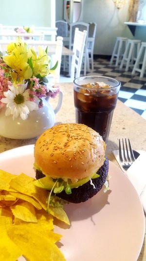 Burger at Dodo Bon Pan Cafe in Panama City
