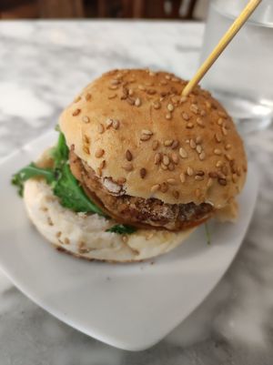 Minihamburguesa at Cafe Atelier in Salamanca