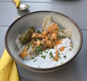 Vegane Wareniki mit Schmand und Chilli-Mayo-Sauce  at Kibinas in Leipzig