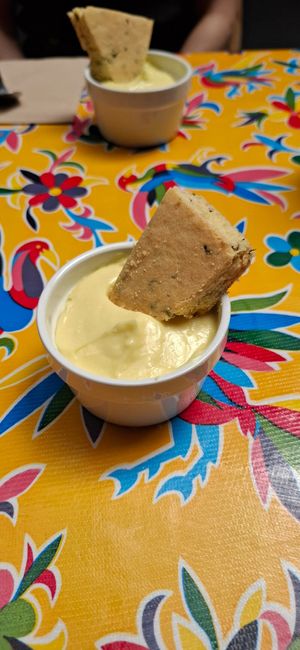 Lemon curd et biscuit thym at Cantine Reine Cargo  in Bordeaux