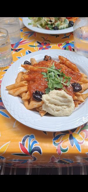 Pâtes arrabiata et caviar d'artichauts at Cantine Reine Cargo  in Bordeaux